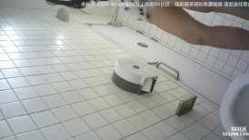 商场女厕全景后拍多位小姐姐尿尿 各种美鲍一一展示 (1)