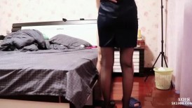 极品人妻少妇东航空姐琳琳❤️和家里人打完电话换上制服黑丝被老王调教猛操尿射嘴里