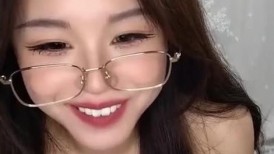 御姐风尤物小少妇，韵味十足，黑丝大肥臀，骑乘位屁股撞击，很是Q弹，操完道具自慰