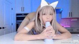 可盐可甜百变小女神！OF天花板紫薇狂魔,，各种又长又粗道具暴力进出，非常炸裂 (2)
