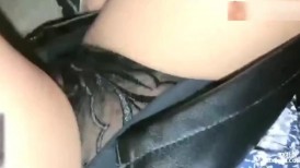人气女神第二场街头户外露出，黑丝少妇搭讪路人无套啪啪浓密阴毛内射，当日流量收益登顶