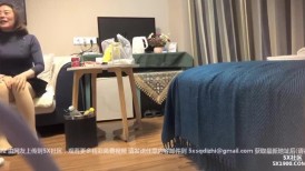 熟女大姐 好痒流水了 多长时间没做了内裤都湿了 就是啊 我受不了了你好厉害 聊的很开心被小伙各种猛怼 爽叫连连内射