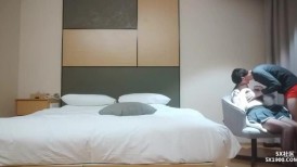 漂亮黑丝小姐姐 我受不了了好大 不行我有痔疮不能进到里面 身材丰满奶大臀肥 性格 被偷偷摘套后入猛怼 娇喘不停