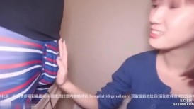 羞花闭月【超级甜美学生妹美眉】逛街培养感情，把妹子逗的爆笑，增加感情！轻轻地插入，美眉的蝴蝶粉逼，她狂抓被单