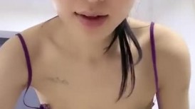 ❤️❤️性感吊带睡衣小骚货，约炮操骚逼，抓起大屌舔吸，骚逼饥渴难耐，主动骑乘位，喜欢边操边被揉奶