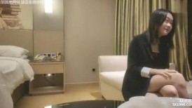 小马寻花约D罩杯文静外围小姐姐 解开内衣揉捏奶子 扶在床边站立后入 (2)