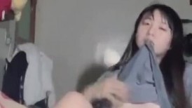 《台湾情侣泄密》漂亮学妹发给男友的私密视讯被曝光 (1)
