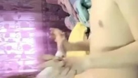 【反差婊小护士极品身材】奶子坚挺，叫床声超骚，看日本AV意犹未竟要求男朋友快操，干到高潮喷水