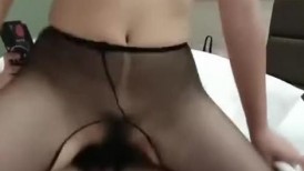 小情侣初下海 酒店开房操逼 开档黑丝美腿猛扣穴 大肥臀骑乘位抽插 翘起屁股求操后入撞击 (2)