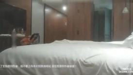 丰满多肉御姐少妇真是操穴尤物啊 躺着啥都不用干就能享受销魂情趣，扶着肉棒用力吞吸坐上去驰骋进出啪啪响亮