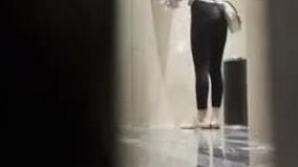 写字楼厕拍高挑颜值美女的鲍鱼暗色无光 缺少精液的滋润