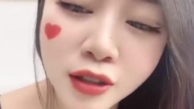 穿珍珠内衣的极品美少妇，全程露脸高跟诱惑，肤白貌美激情大秀直播刺激，道具抽插粉嫩骚穴，一场直播尿三回