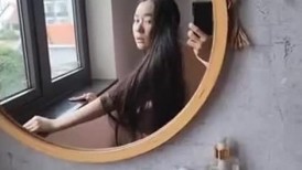 顶级露脸反差婊！斯文眼镜OF性奴母狗福利私拍，露出道具紫薇SM啪啪，无毛水蛇腰非常耐肏 (2)