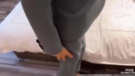优雅气质尤物御姐女神 新来的销售经理好风骚啊，轻松勾引到手去酒店无套抽插！穿着工装就被操了