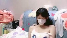 ❤❤清纯小骚货娇滴滴，新买的情趣椅试用，微毛嫩穴，骑乘位抽插，自己上上下下动，小穴水声啪啪，穿上白丝操
