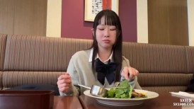 FC2 4546602 *首次数量有限* [素人/中出] 小胸就是正义★B罩杯扁平“菜板”美乳/maachan★老男人的精液连续两次直接射进她的阴户！ [是的]