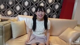 FC2 4546097 3天！ 70% OFF [第一张] [面部外观] 惊人的差距。一个苗条可爱的20岁女孩无法停止潮吹。爆炸性的水花，根本停不下来！观看时要小心