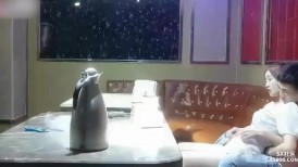 【高清偷拍】小情侣周末没钱开房来KTV开操_这么放得开全脱了也不怕被服务生偷看~1