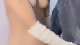 三个字—嫩嫩嫩！18岁的超级嫩美腿美眉-狐九儿，和男友没日没夜地造爱，在厨房干 又去搞车震，嫩逼操一会就好多白浆