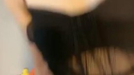 性感尤物短发美女！情趣装黑丝美腿！小骚货很是妩媚，扒开内裤插小穴，爽的流白浆，极度风骚诱人