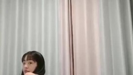 【经典百合磨豆腐】清纯少女和阿姨3P，共享一个男人，互相舔逼舌吻