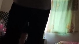 外卖小哥扶贫 良家少妇，白嫩御姐，笔挺大长腿，站着输出，美女粗喘呻吟！