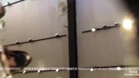 大卖场一路跟踪抄底高跟短裙少妇 哦槽！竟然不穿内裤大黑毛B就眼前晃悠