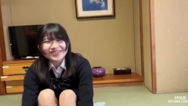 FC2 4552076 [脸] 与那个非常受欢迎的女孩在过夜旅行中大胆中出性爱