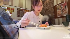 FC2 4553654 小霞20岁狐狸脸美丽的乳房健康美容师丰富的打手枪口交和原始中出完成[是]