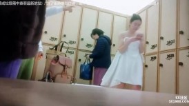 高档洗浴中心重金雇佣内部员工偷拍 几个白白嫩嫩的美少妇洗澡泡汤