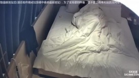 10-20新流出安防酒店偷拍 红衣少妇和cospaly制服小哥（女同性恋）开房舔穴解决性需要