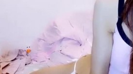 超级有气质的漂亮女神【小野猫】下海以来首次被操！女神终究还是被人骑了，微卷发太搭了，苗条身材 贫乳，被后