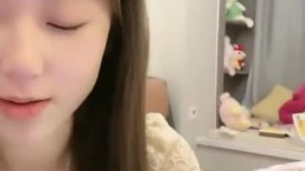 超美！仙女般单眼皮校花~【小初】娇小身材奶子大，年末极品尤物频出，19岁，正是较嫩可口的年龄，超赞！