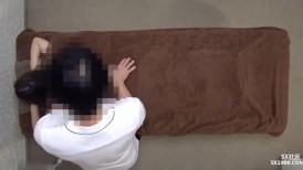 FC2 4563899 *11/10 之前半价！ 【无/主线闷骚】本以为是个可爱的娃娃脸小姐姐，没想到她竟然用情色按摩展现了真正的潜力！ ？她真是个婊子，她做了很多口交并进行了真空口交，甚至在去了SP之后，她还上到了上面并摇动了她的臀部！