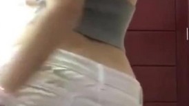 主打真实无滤镜，抖音福利，前凸后翘良家大学妹妹【小紫】跑车高价定制，手抠木头椅子紫薇，特写私处 (2)