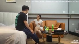熟女大姐吃鸡啪啪 身材苗条 先聊聊天叙叙旧 被小哥无套输出 老顾客放心