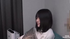 清纯美眉吃鸡啪啪 小娇乳 小粉穴 被小哥哥无套输出 内射 最后再来口爆颜射尝尝精液的味道