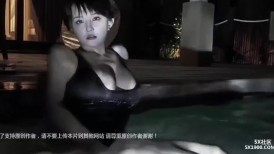 2024年10月，虎牙、微博80多万粉颜值天花板极品巨乳女神，【古阿扎】，酒店泳池，闪光大车灯露肥逼