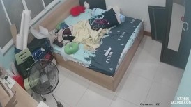 《居家摄像头破解》高三学妹压力挺大的洗完澡 看着小黄片抠B自摸泄压