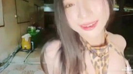 【你的淫荡姨妈】泰国轻熟人妻型巨乳网黄御姐「5XSQ」露脸大尺度私拍 风骚露出男女通吃多穴满足【第一弹】 (2)