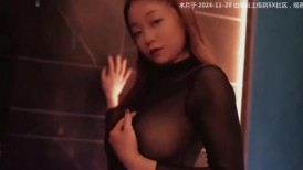唯美刺激街边露出【工作室】 性感女神人群中大胆露出，奉献完美身体,留下青春的记忆！性感反差极品尤物 (1)
