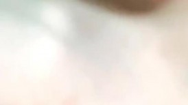 颜值很高的妹子乖巧听话让小哥玩弄，全程露脸口交大鸡巴，让小哥舔逼很是酸爽，套子都不带压在身下爆草抽插