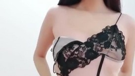 【乔妹妹】第二弹，白虎大长腿，抖奶裸舞，180分钟美乳扒穴自慰(1)