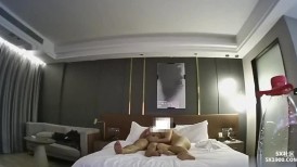 2024年最新，【5XSQ】，十年未见的老同学，酒店偷情，有很多话想说都在性爱中