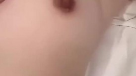 高颜值上海主持人何姗姗吃大屌玩足交插屁眼，人前白富美人后骚狗一只极具反差