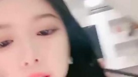 极品美女车模下海！9分颜值床上非常骚！主动骑乘位猛坐，腰上还贴着膏药，操的骚穴淫水直流