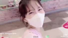 极品贫乳萝莉粉嫩奶子小穴，脱下紧身瑜伽裤，无套狂插白虎嫩屄直接内射