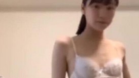 《云盘泄密》冒充经纪人忽悠漂亮学妹 脱光了看鲍鱼是否处女