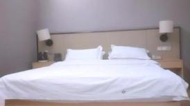 【龟先蠕动】，探花一哥佳作，漂亮小姐姐今晚要遭殃，花式爆操干得香汗淋漓，呻吟不断求高潮
