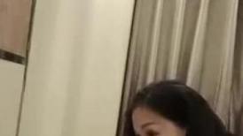 小伙子与阿姨的爱情故事：熟女熟透了，就喜欢年轻娃娃不戴套，热情舌吻，黑丝肉臀骑乘 爽！
